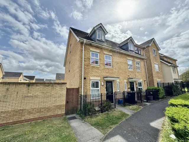 Morgan Close, Luton LU4 9GL, photo 1