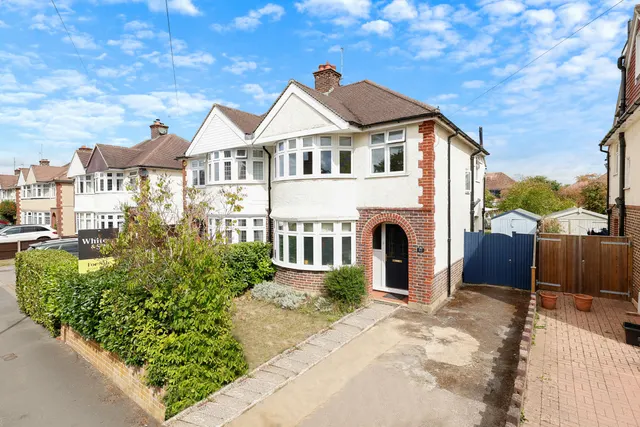 Hevers Avenue, Horley, RH6, photo 1