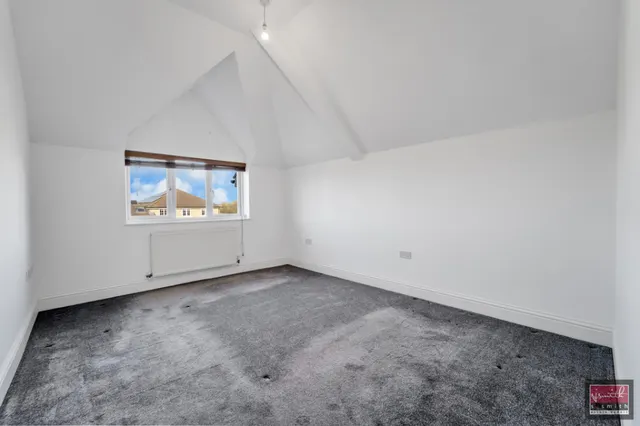 Chertsey Road, Ashford, photo 3