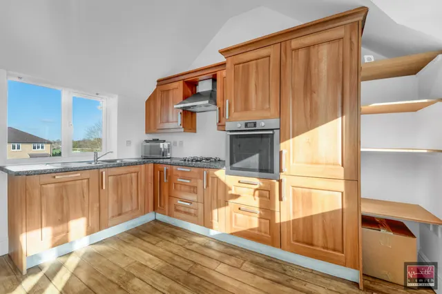 Chertsey Road, Ashford, photo 2