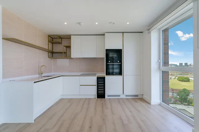 Grand Union, Alperton, HA0, photo 1