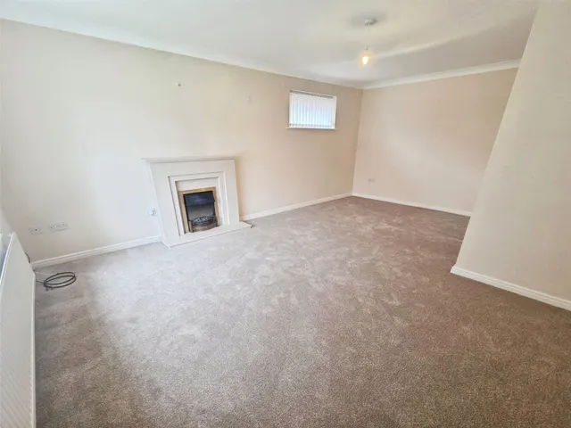 Vine Road, Great Sutton, CH66, photo 2