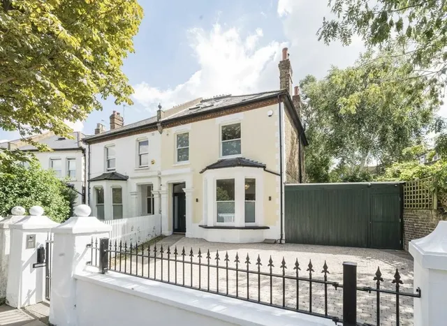 Heathfield Gardens, Chiswick, W4, photo 1