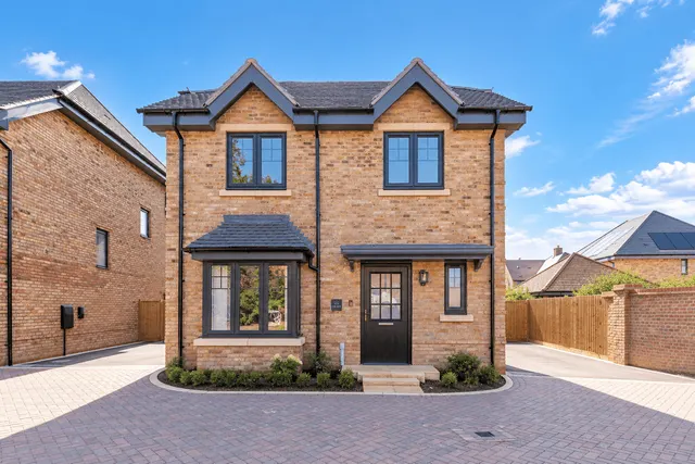 Russell Road, Toddington, LU5, photo 2