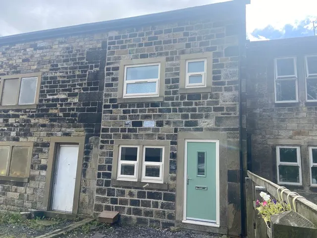 Smithy Bridge Road, Littleborough OL15 8QF, photo 1