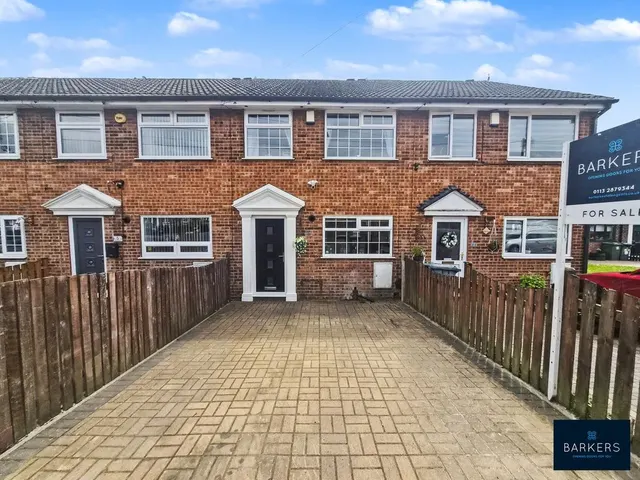 Elm Court, Birkenshaw BD11 2PF, photo 1