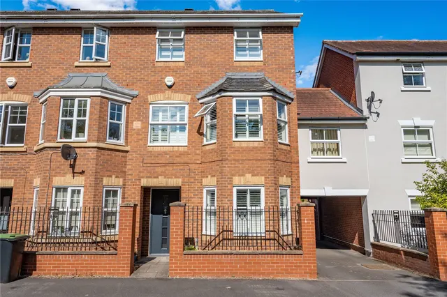 Newton Square, Bromsgrove, Worcestershire, B60 3GB, photo 1