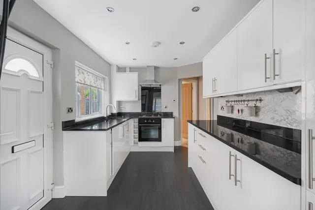 Little Green Lane, Farnham, GU9, photo 3