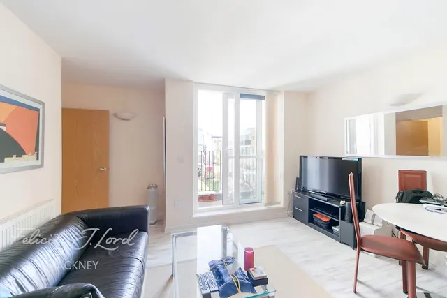 Hacon Square, E8, photo 1