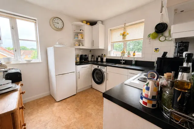 Photo 2 — Corfe Way, Farnborough, Hampshire, GU14 6TS