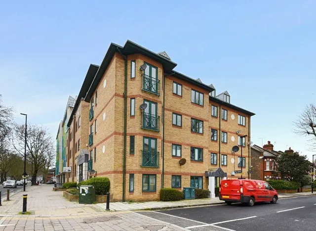 Silver Crescent, Chiswick, W4, photo 1