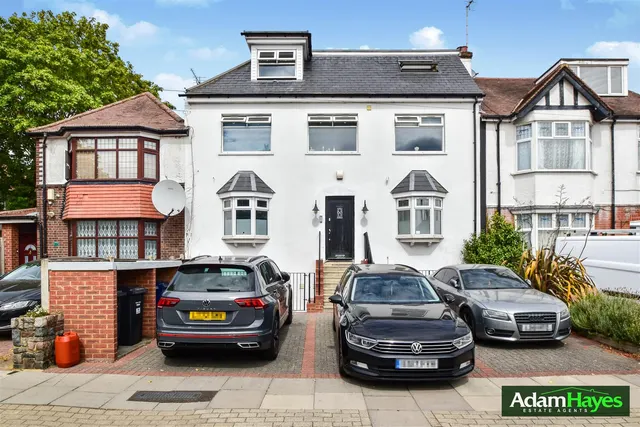 Friern Park, North Finchley, N12, photo 1