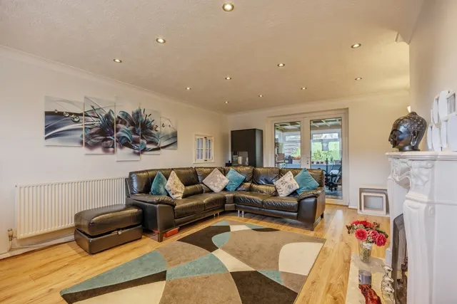Photo 3 — Somerton Close, Surrey, CR8