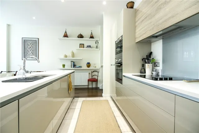 Stanley Road, Acton, W3, photo 1