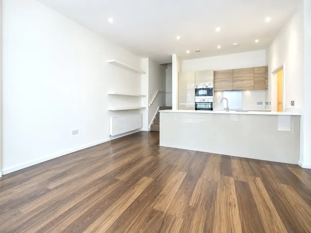Stanley Road, Acton, W3, photo 2