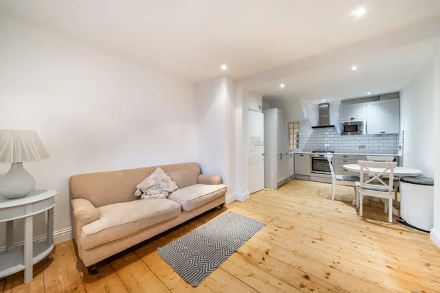 2 bedroom flat — Southolm Street, Battersea, London, SW11