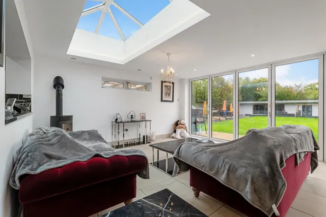 Village Road, Thorpe Egham, TW20, photo 2