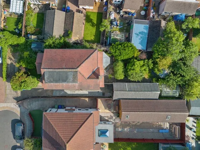 Photo 2 — St. Hildas Avenue, Grimsby, Lincolnshire, DN34
