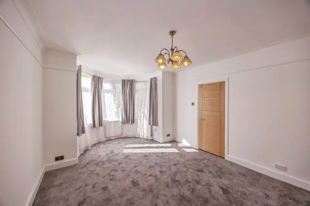 Military Road, Hilsea, PO3, photo 2