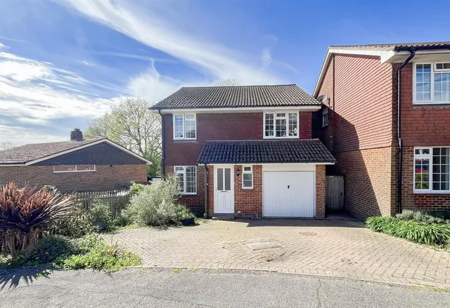 Cuckoo Drive, Heathfield, TN21 8AR, photo 1