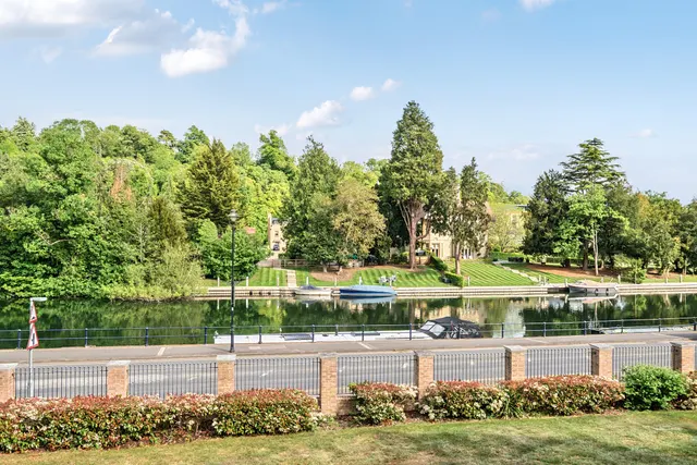 Photo 3 — Longworth Drive, Maidenhead, SL6