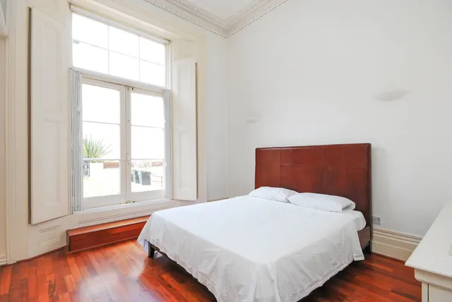 Photo 3 — Flat 2, 60 Queens Gate, London