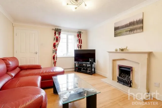Castle Avenue, Rossington, DN11, photo 2