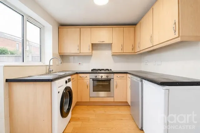Castle Avenue, Rossington, DN11, photo 3