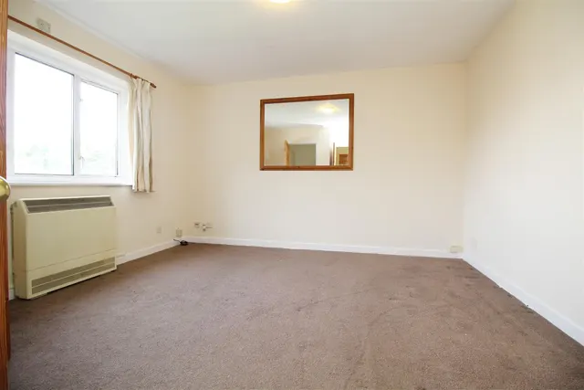 Brighton Road, Southgate, RH10, photo 2