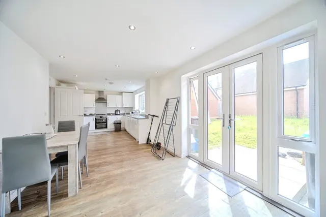 Calshot Drive, Kingsmead, MK4, photo 2