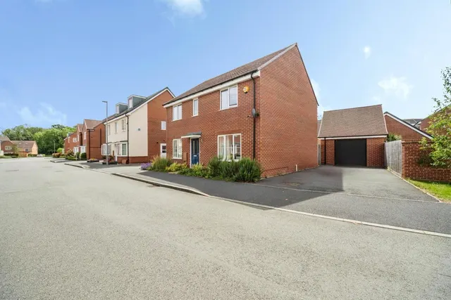 Calshot Drive, Kingsmead, MK4, photo 1