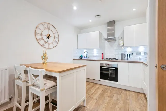 Photo 3 — Allwoods Place, Hitchin, Hertfordshire, SG4