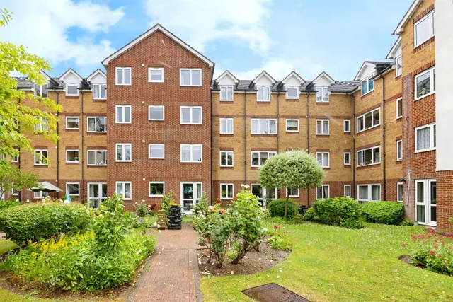 Lower High Street, Watford, photo 1