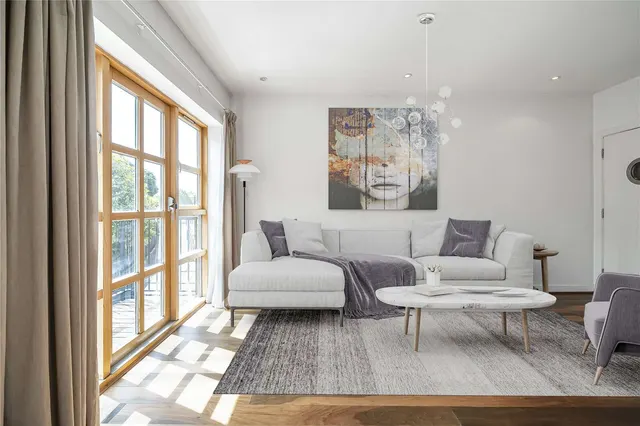 Photo 3 — Clarence Road, Teddington, TW11 0BN