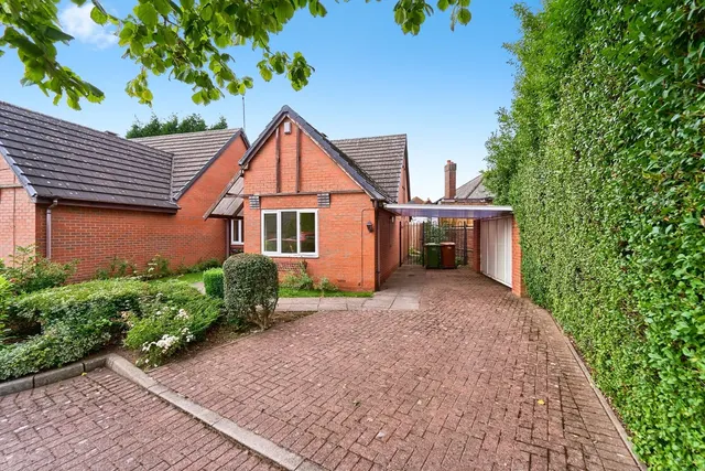 Photo 2 — Thornbridge Grove, Walsall Wood, Walsall, West Midlands, WS9