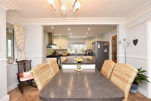 Layton Mount, Rawdon, LS19, photo 3