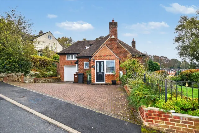 Layton Mount, Rawdon, LS19, photo 1
