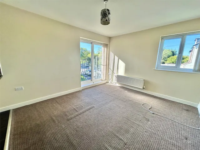 New Chester Road, Birkenhead, CH42, photo 3