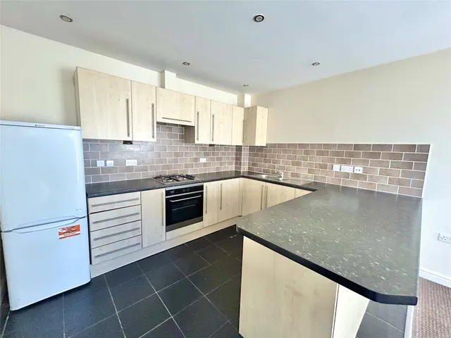 New Chester Road, Birkenhead, CH42, photo 2