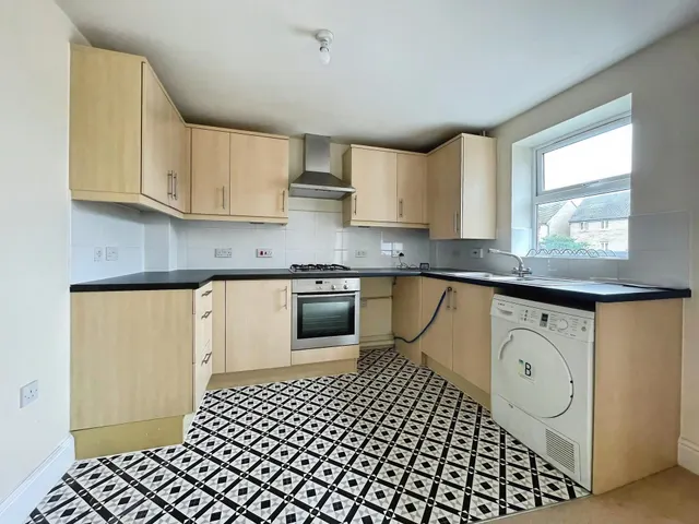 Harlow Crescent, Oxley Park, MK4, photo 2
