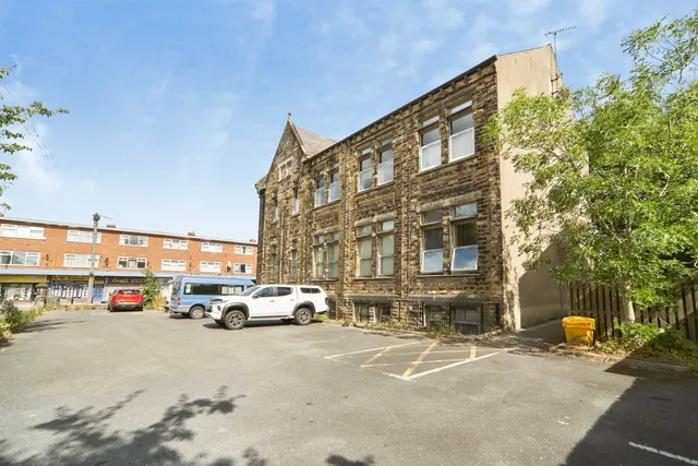 Upper Town Street, Bramley, Leeds, photo 1