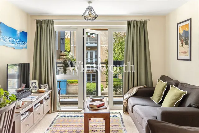 Photo 2 — Princes Close, London, N4