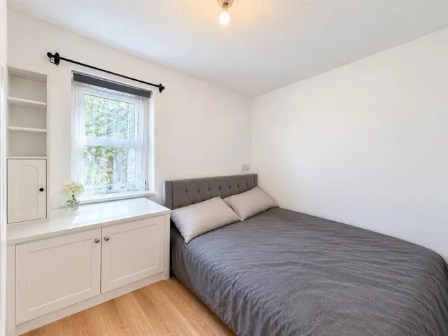 bed Apartment To LetWaterside, Uxbridge, UB8, photo 3