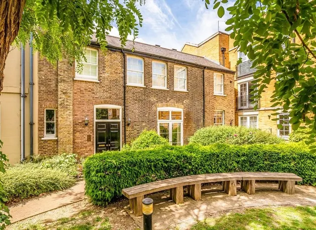 Twickenham Road, Old Isleworth, TW7, photo 1