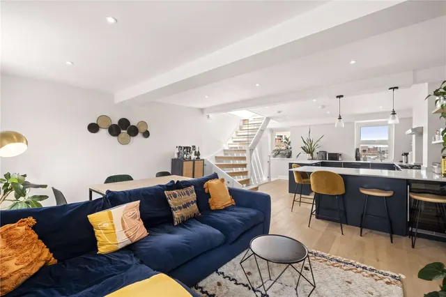 Boutflower Road, London, SW11 1RE, photo 1