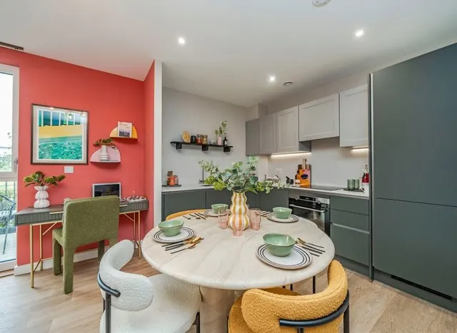 Photo 3 — Lapidge Drive, Tooting, SW17