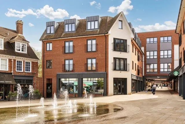 2 bedroom flat, Leys Avenue, Letchworth Garden City, SG6