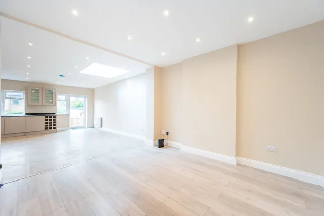 127 Bridgewater Road, Wembley, photo 1