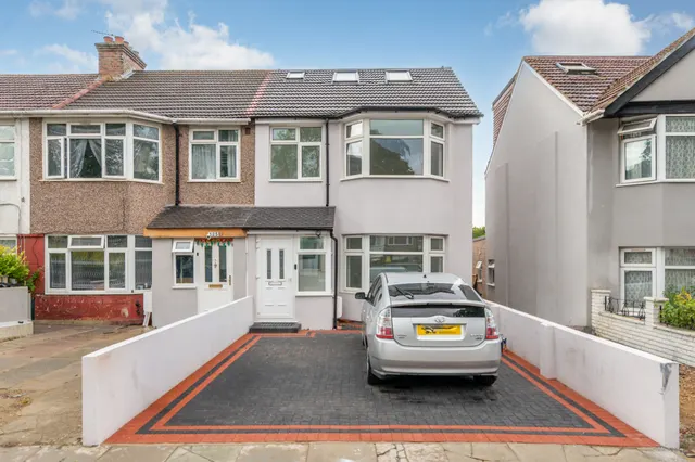 Photo 3 — 127 Bridgewater Road, Wembley