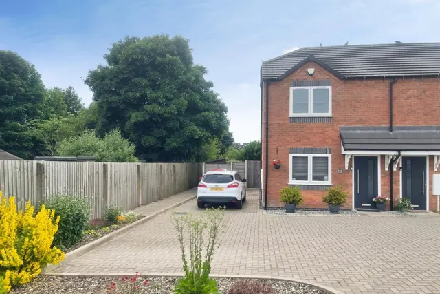 Sandown Close, Burntwood, WS7 2YU, photo 1
